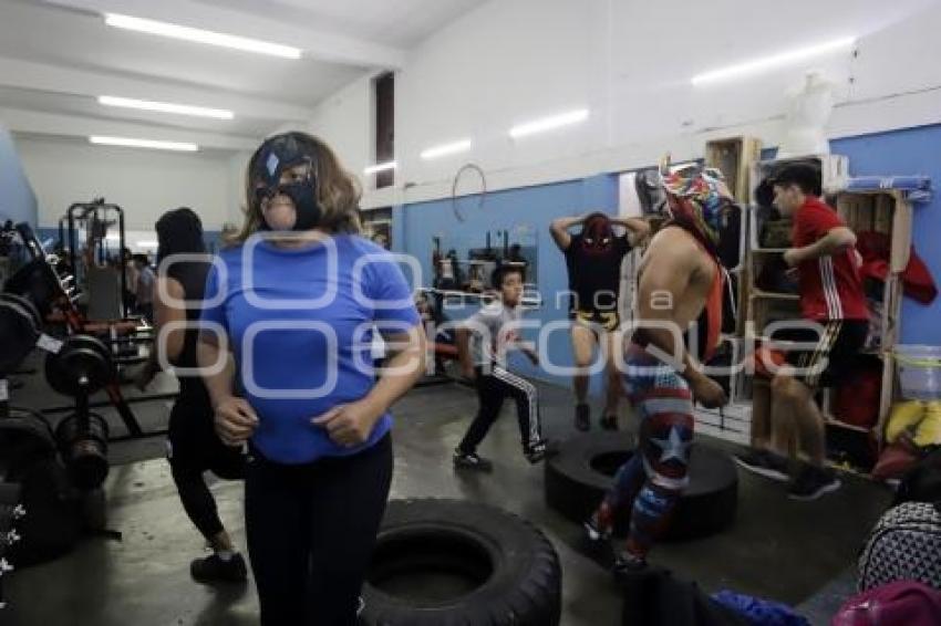 DÍA DE LA MUJER . LUCHADORA