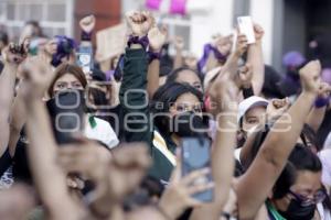 PROTESTA . MUJERES UNIDAS