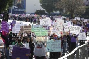 PROTESTA . MUJERES UNIDAS