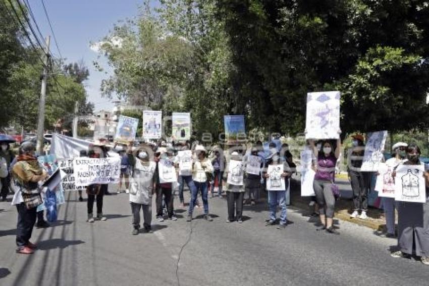 MUJERES FRENTE DE PUEBLOS UNIDOS . BLOQUEO