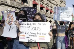 PROTESTA . MUJERES UNIDAS