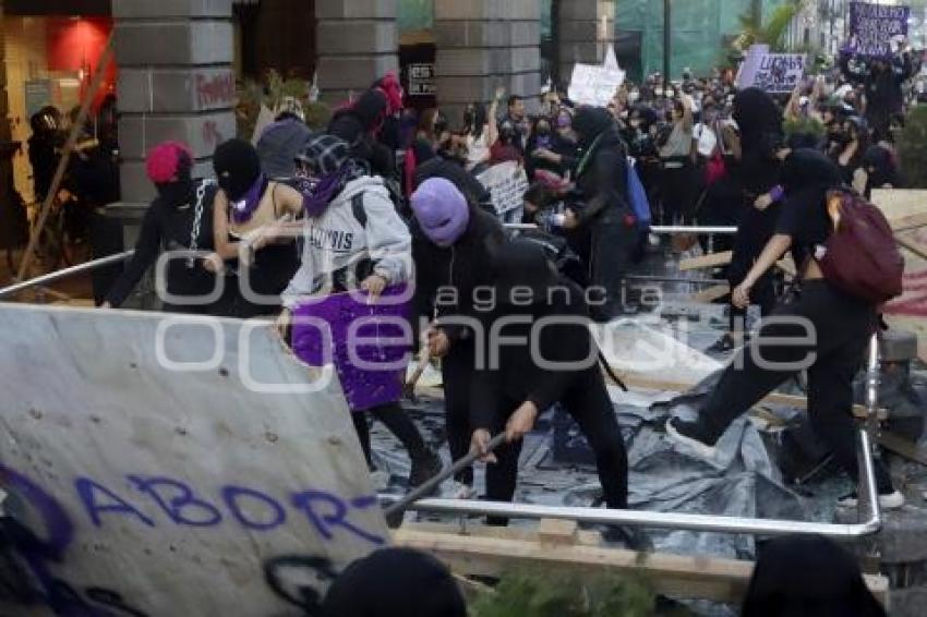 PROTESTA . DÍA DE LA MUJER