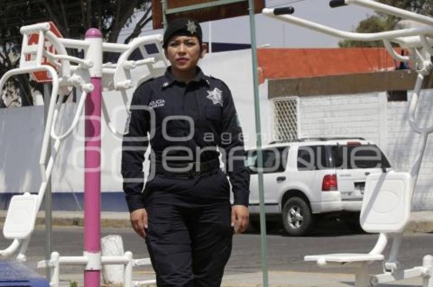 DÍA DE LA MUJER . POLICÍA