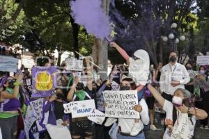 PROTESTA . MUJERES UNIDAS