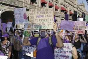 PROTESTA . MUJERES UNIDAS