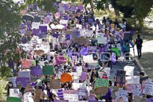 PROTESTA . MUJERES UNIDAS