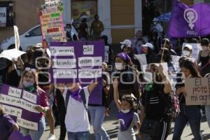 PROTESTA . MUJERES UNIDAS