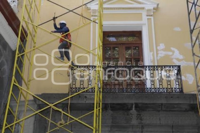 REHABILITACIÓN EDIFICIO CAROLINO