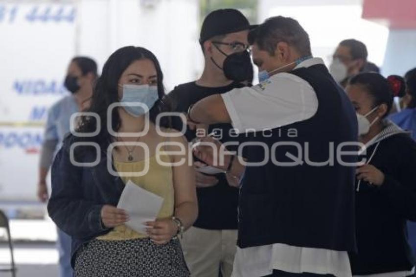 VACUNACIÓN COVID-19 . HOSPITAL NIÑO POBLANO 