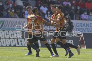 FÚTBOL . COYOTES VS LEONES NEGROS