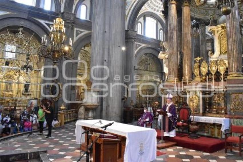 CATEDRAL . MISA