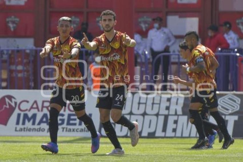 FÚTBOL . COYOTES VS LEONES NEGROS