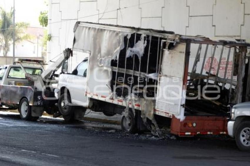 SEGURIDAD . INCENDIO CAMIONETA