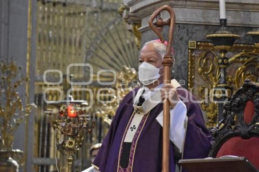 CATEDRAL . MISA