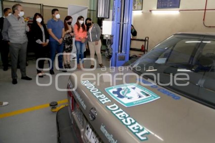 AYUNTAMIENTO . TALLERES MECANICA A MUJERES 