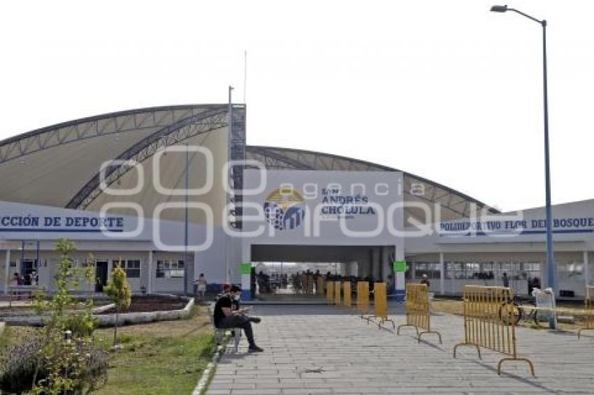 VACUNA COVID-19 . POLIDEPORTIVO FLOR DEL BOSQUE