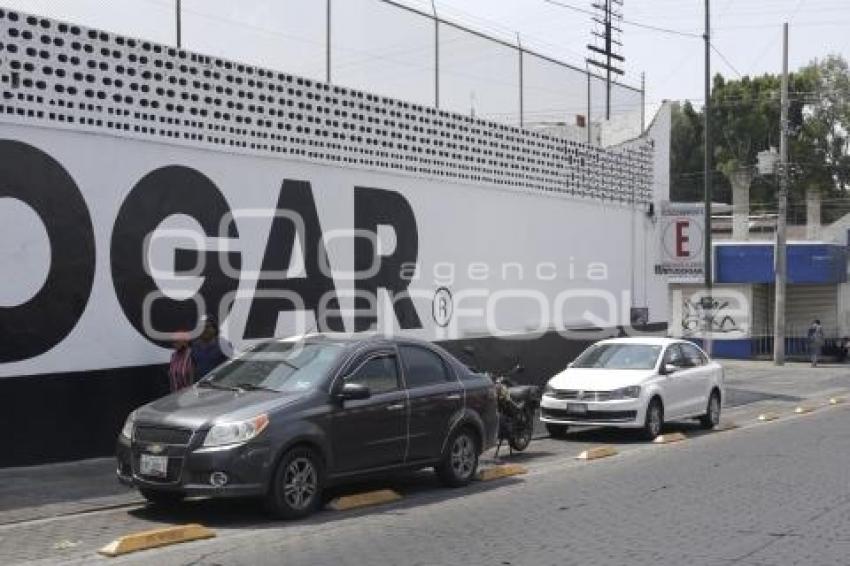 CICLOVÍA . AUTOS ESTACIONADOS