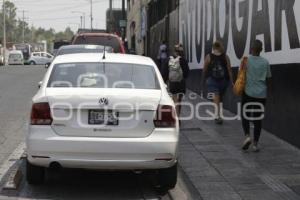 CICLOVÍA . AUTOS ESTACIONADOS