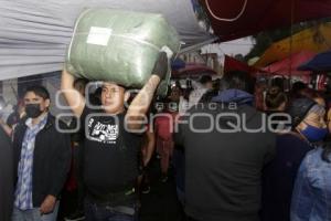 EL CALVARIO . VENDEDORES AMBULANTES