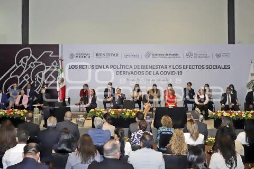 FORO RETOS DE LA POLÍTICA DERIVADOS DE LA COVID-19