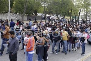 FERIA DE PUEBLA . LARGAS FILAS 