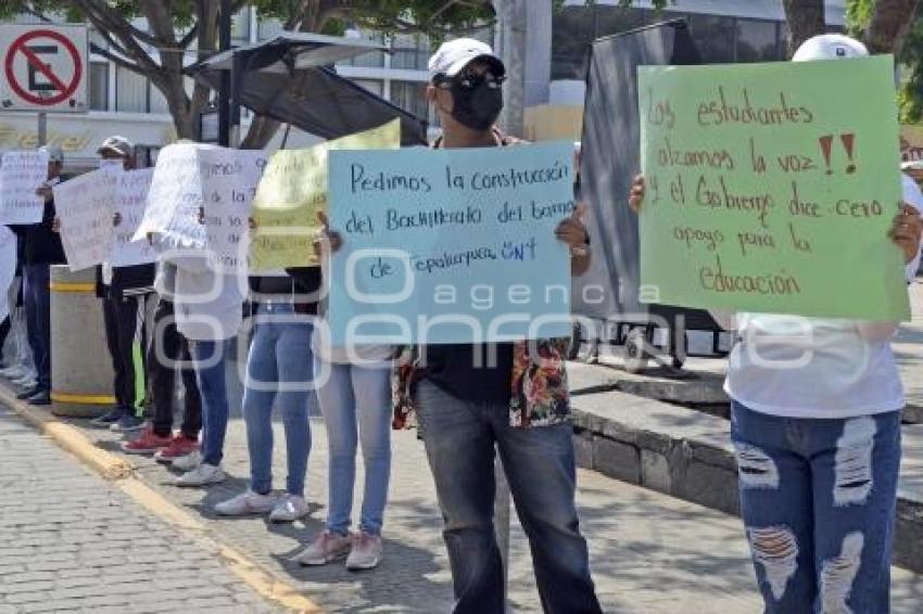 TEHUACÁN . MANIFESTACIÓN FNERRR