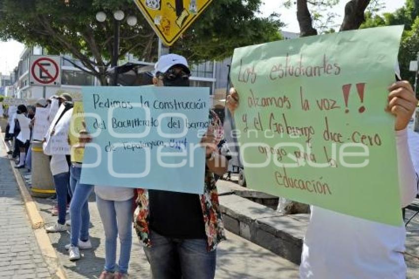 TEHUACÁN . MANIFESTACIÓN FNERRR