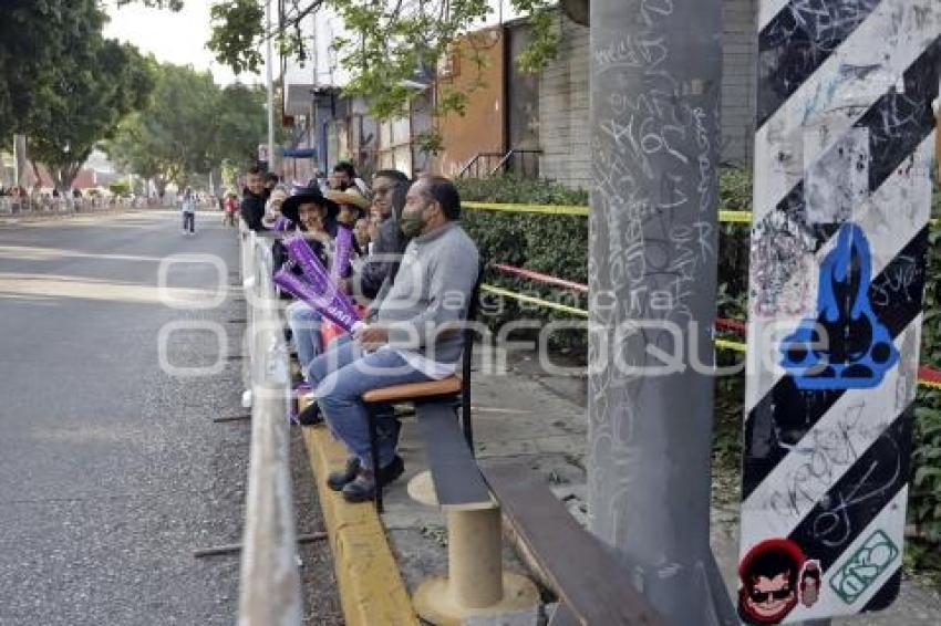 DESFILE 5 DE MAYO . APARTADO DE LUGARES