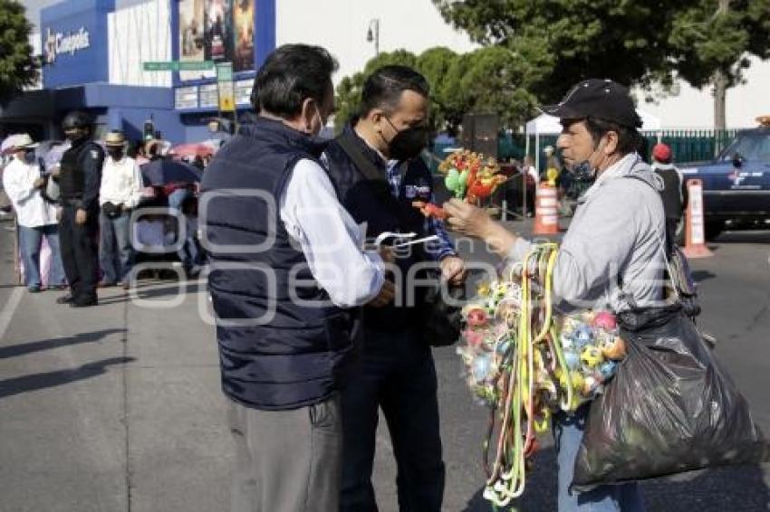 DESFILE 5 DE MAYO . VENDEDORES