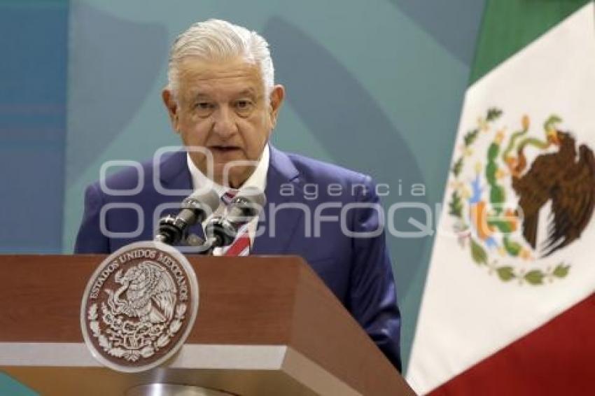 AMLO . MAÑANERA