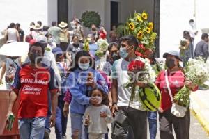 PANTEÓN MUNICIPAL . DÍA DE LAS MADRES