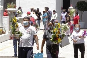 PANTEÓN MUNICIPAL . DÍA DE LAS MADRES