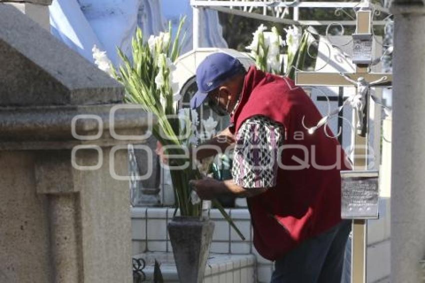 PANTEÓN DÍA DE LA MADRES