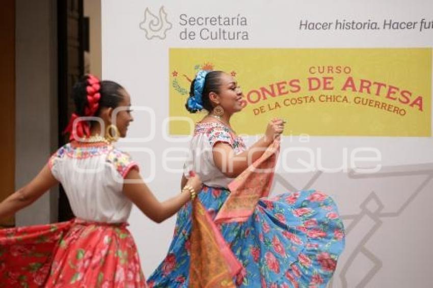 CULTURA . ENTREGA DE RECONOCIMIENTOS