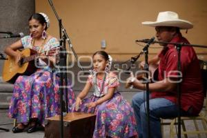 CULTURA . ENTREGA DE RECONOCIMIENTOS