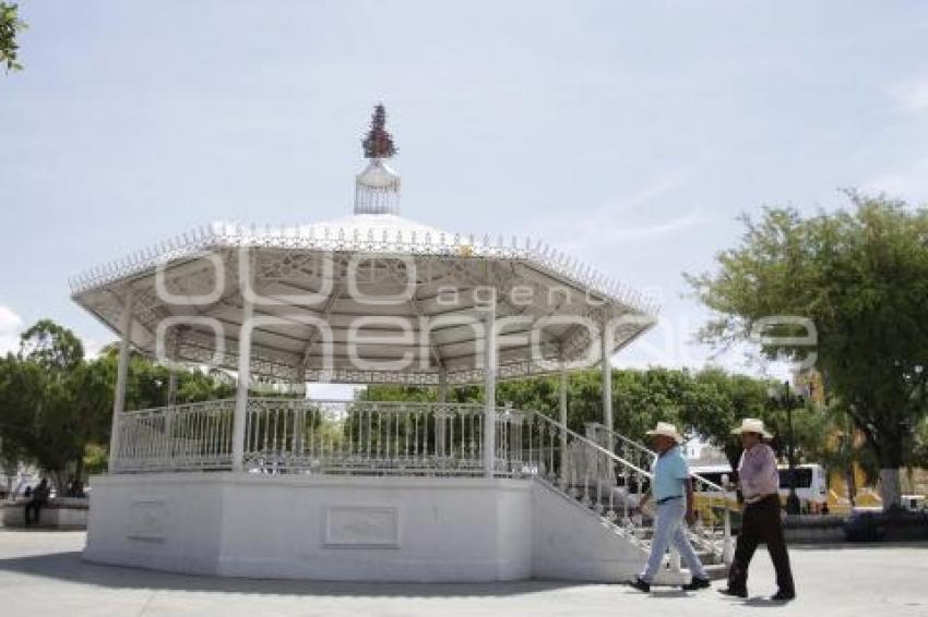 ACATLÁN . KIOSCO