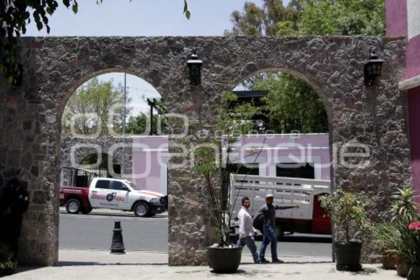 PARQUE CIRINEO . RETIRO DE PUERTAS