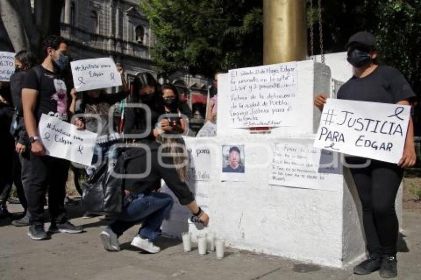 PROTESTA . ENTRENADOR PÓKEMON