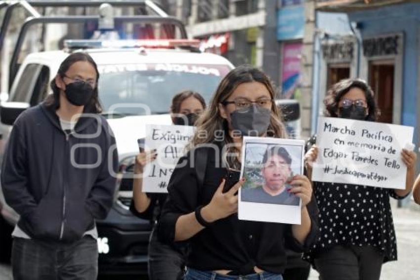 PROTESTA . ENTRENADOR PÓKEMON