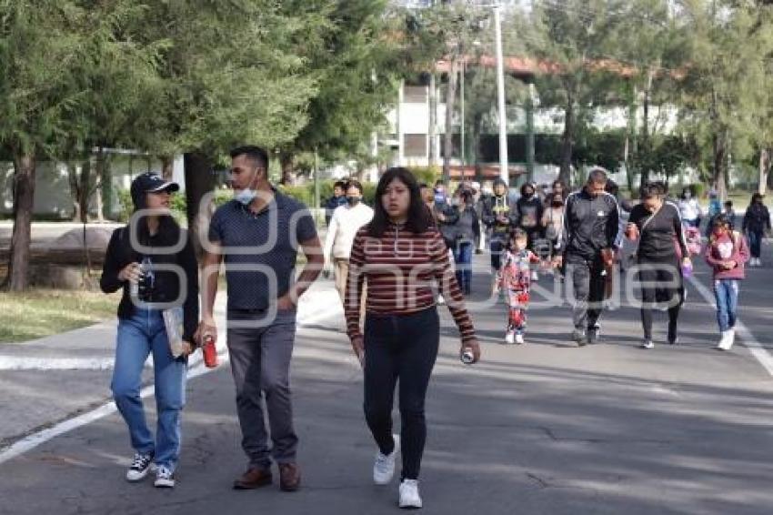ZONA MILITAR . PASEO DOMINICAL