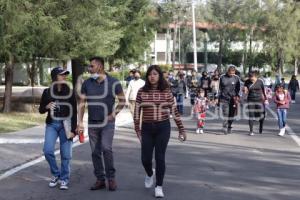 ZONA MILITAR . PASEO DOMINICAL