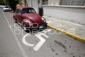 MAL USO CAJONES DE ESTACIONAMIENTO