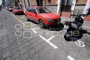 MAL USO CAJONES DE ESTACIONAMIENTO