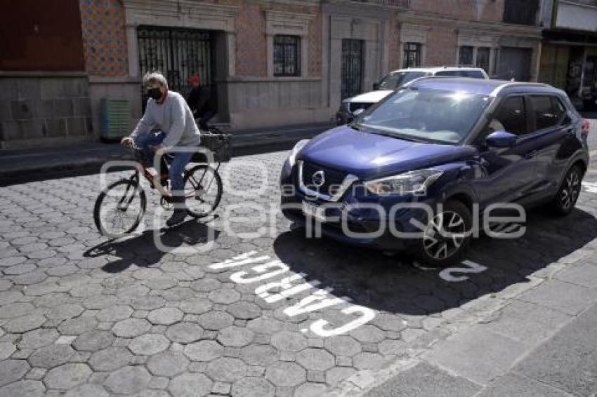 MAL USO CAJONES DE ESTACIONAMIENTO