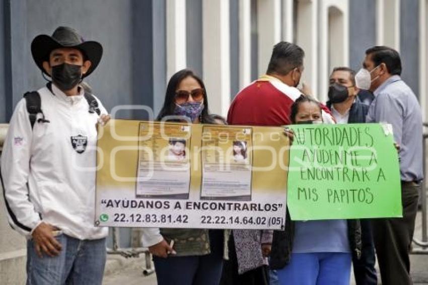 FAMILIARES PAREJA DESAPARECIDA