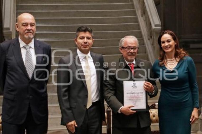 AYUNTAMIENTO . ENTREGA DE RECONOCIMIENTOS