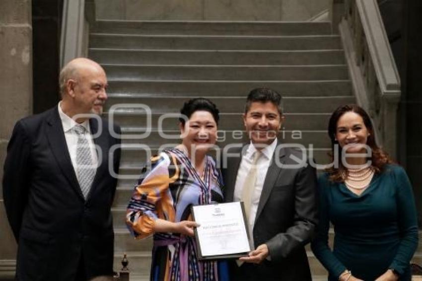 AYUNTAMIENTO . ENTREGA DE RECONOCIMIENTOS