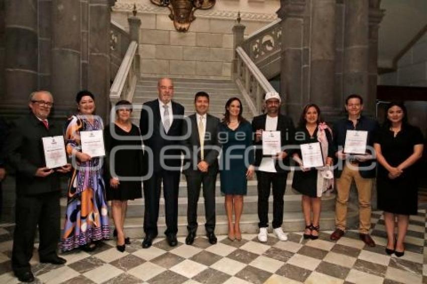 AYUNTAMIENTO . ENTREGA DE RECONOCIMIENTOS