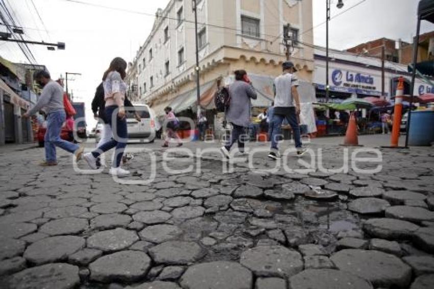 16 PONIENTE . ADOQUINES DAÑADOS