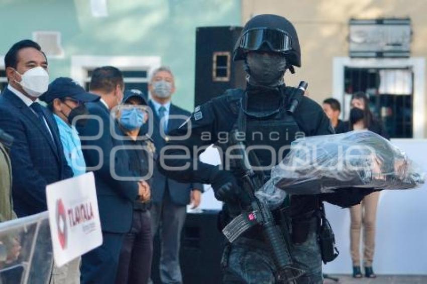 TLAXCALA . ENTREGA DE UNIFORMES